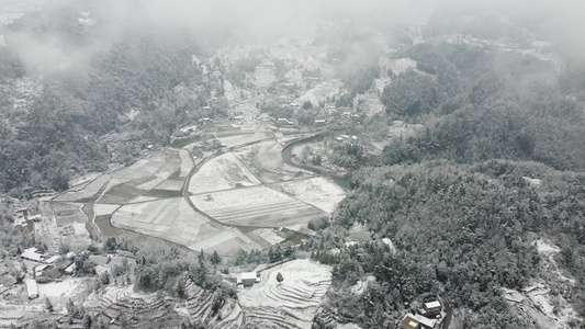 雪景 雪中小山村美景航拍视频