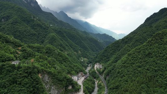 航拍大山峡谷森林自然风光视频