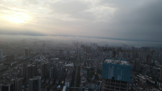 城市夏季暴雨来临航拍视频