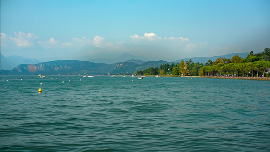 Lazise3中迦拿湖的全景视频