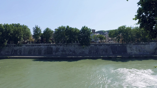 在意大利罗密尔河里立方公尺的塔伯河视频