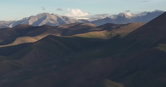 4K航拍西藏珠峰云海风光视频
