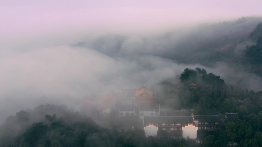 航拍雨母山晨雾[淡雾]视频