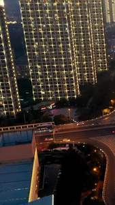 繁忙的城市交通夜景航拍延时摄影晚高峰视频