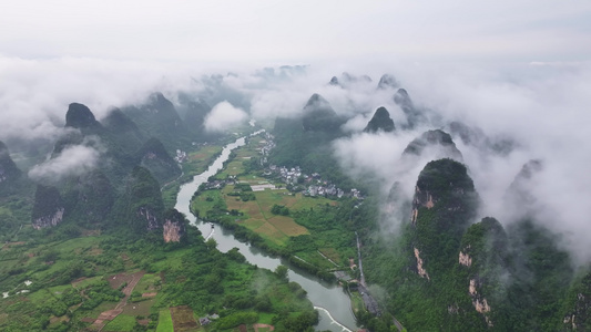 航拍烟雨阳朔遇龙河自然风光视频