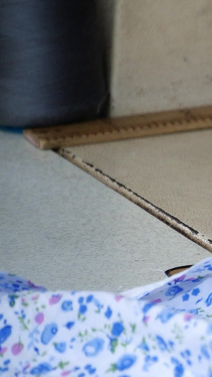 缝纫机老式缝纫机走线转动做衣服缝衣服29秒视频