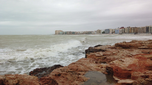 海岸粗海和风暴潮视频