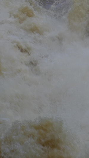 慢镜头升格拍摄湖北5A级旅游景区恩施利川腾龙洞地下瀑布浪花素材慢动作61秒视频