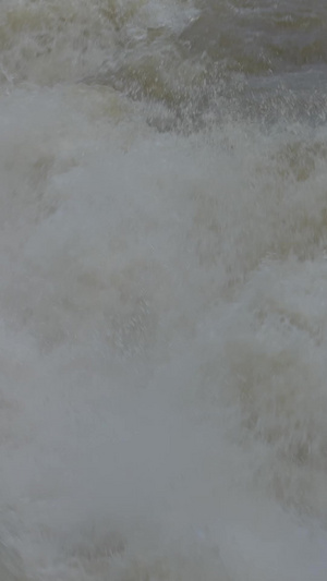 慢镜头升格拍摄湖北5A级旅游景区恩施利川腾龙洞地下瀑布浪花素材中国第一大溶洞61秒视频