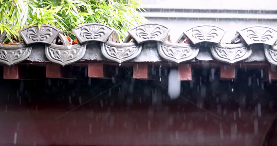 杭州古风下雨天亭子屋檐慢镜头视频