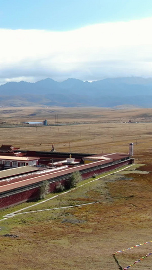 航拍四川甘孜州著名藏传佛教建筑木雅金塔视频自然风光58秒视频