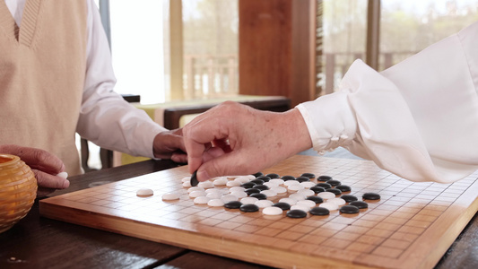 下棋的老年人视频