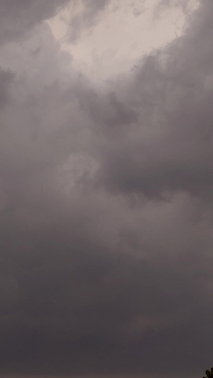 重庆天空乌云闪电天空空镜8秒视频