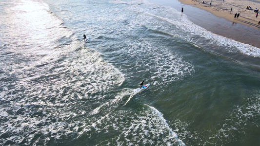 海南三亚后海冲浪少年户外冲浪运动实拍4K视频