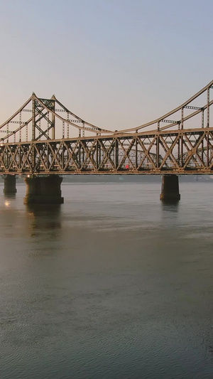 航拍鸭绿江大桥与断桥旅游目的地56秒视频