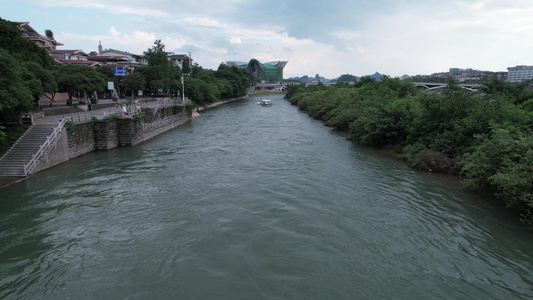 航拍河流游船视频