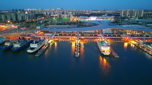 海南海口新海客运枢纽港口高视角航拍夜晚蓝调夜景视频