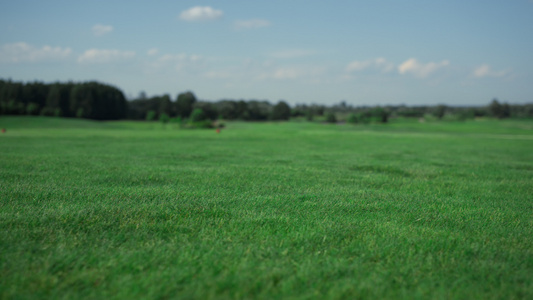 在乡村俱乐部的高尔夫球场景观视频