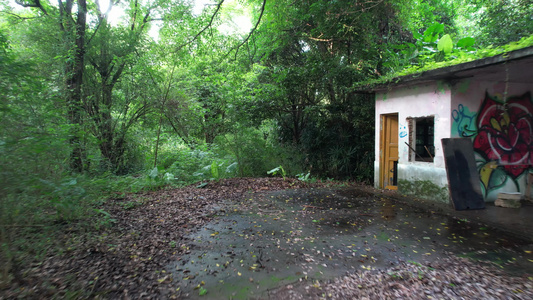 七星公园废弃小屋航拍视频