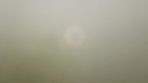 太阳方向对面的白云16秒视频