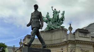 巴黎雕像7秒视频