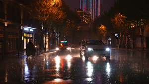 城市下雨夜晚道路交通汽车灯光街景4k素材55秒视频