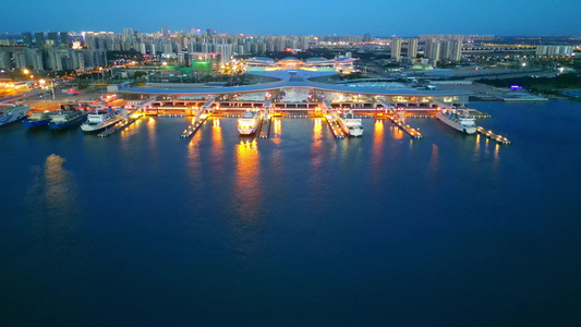 海南海口新海客运枢纽港口高视角航拍夜晚蓝调夜景视频