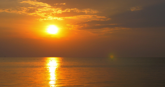 日落时惊人的海景视频
