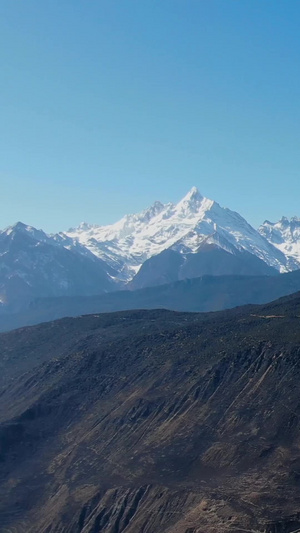 云南著名旅游景点梅里雪山山峰全景航拍视频云南旅游54秒视频