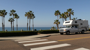 拖车或大篷车用于公路旅行海滨卡利福尼亚usa野营车14秒视频