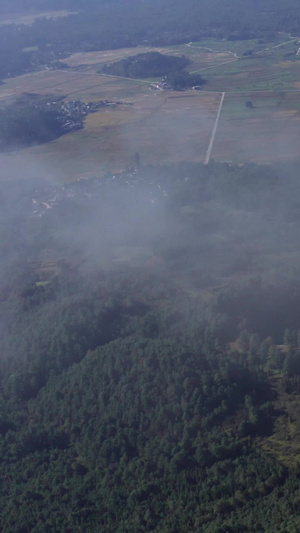 航拍云南腾冲景区火山口热气球穿云旅游景点41秒视频