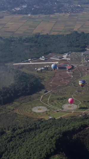 航拍云南腾冲景区火山口热气球穿云旅游景点41秒视频