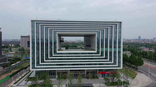 航拍河南卢森堡中心郑州奇特建筑镂空长方形视频