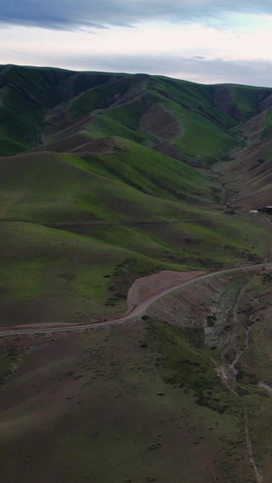 航拍5A景区喀拉峻阔克苏大峡谷盘山公路视频大自然52秒视频