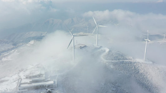 浙江东阳东白山雪景风车云海航拍延时摄影视频