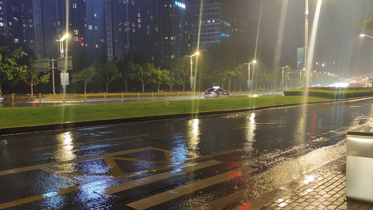 城市暴雨夜景交通实拍 视频