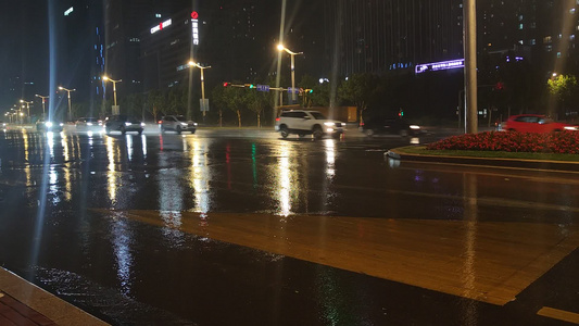 城市暴雨夜景交通实拍 视频
