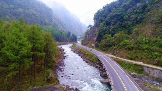 川西山区公路航拍视频