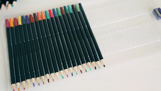 彩色石墨铅笔的分类和报告视频