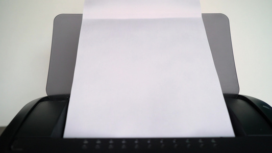 打印机在办公室打印文件或合同商业概念视频