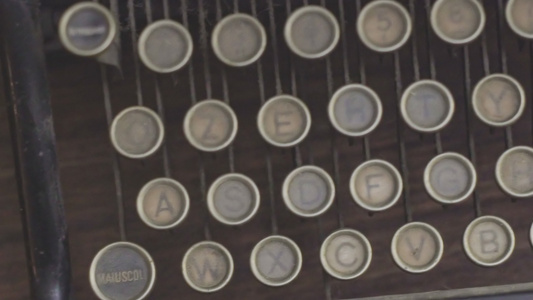 旧式打字机的键视频