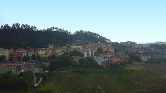 意大利境内托斯卡纳别墅的空中视图视频