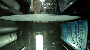 印刷厂生产流程大卷纸的平面滚式机速度快14秒视频