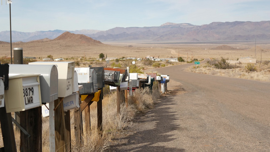 在路交叉路口干旱的阿里索纳沙漠usa旅游路线路边邮政视频