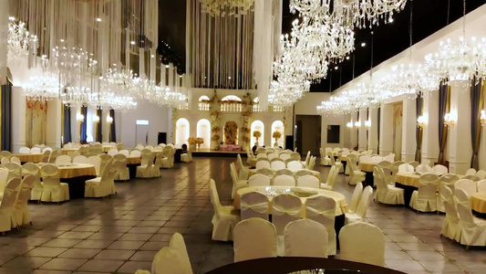 酒店婚宴室内装修无人席位航拍视频