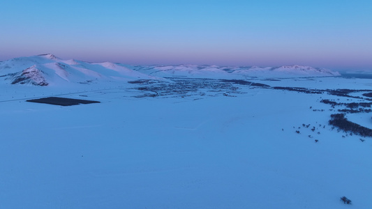 呼伦贝尔冬天雪景海拉尔河湿地日暮落日余晖视频