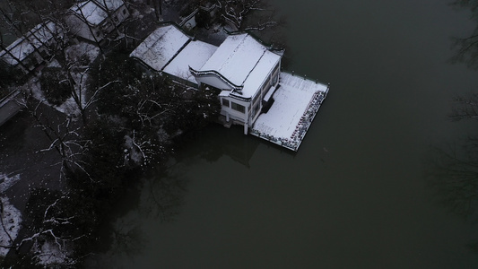雪后航拍合肥包河公园包公祠浮庄景区视频