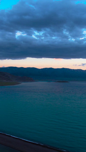 航拍5A景区赛里木湖傍晚日落风光视频自然风光视频