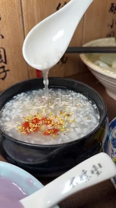 苏州双塔市集里的桂花酒酿小圆子视频
