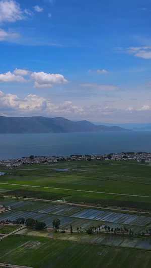 夏天大理洱海喜洲古镇蓝天白云航拍26秒视频